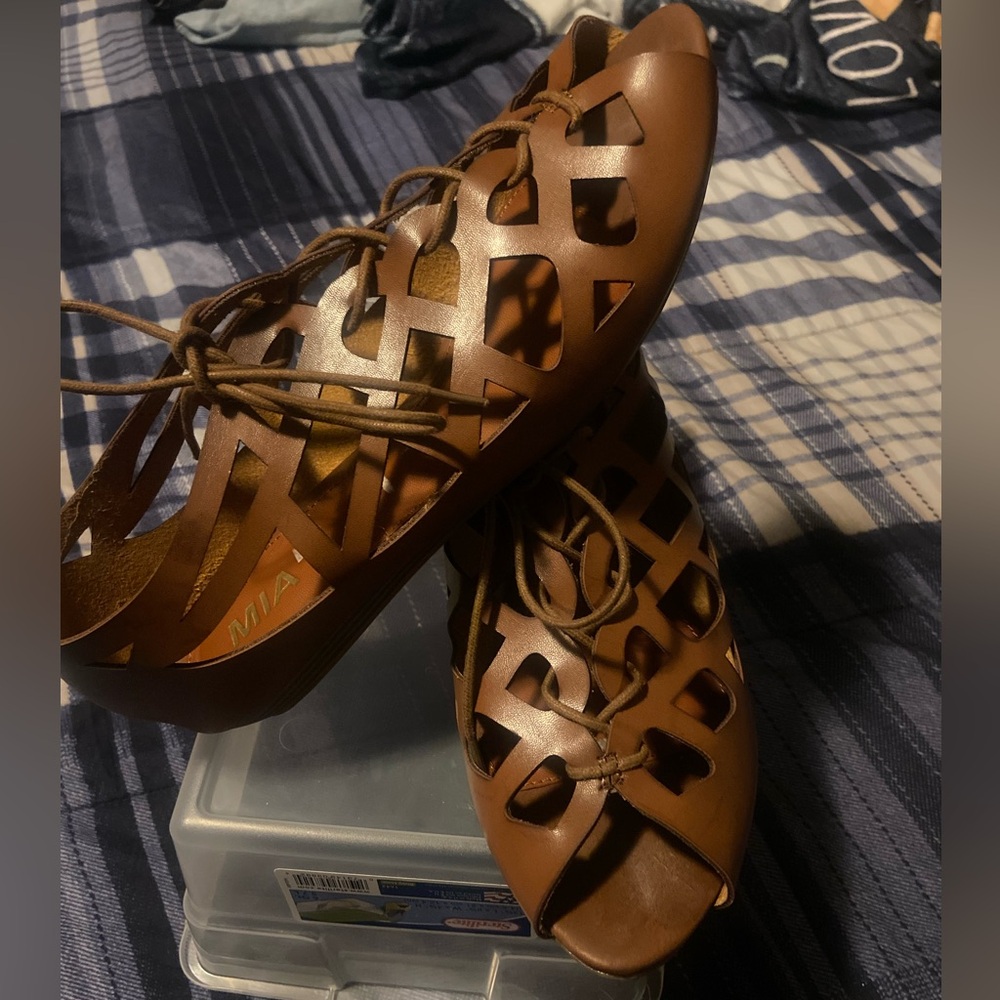 MIA sandles